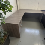 Modern L-Shaped Office Desk with Drawers – Gray Wood Finish